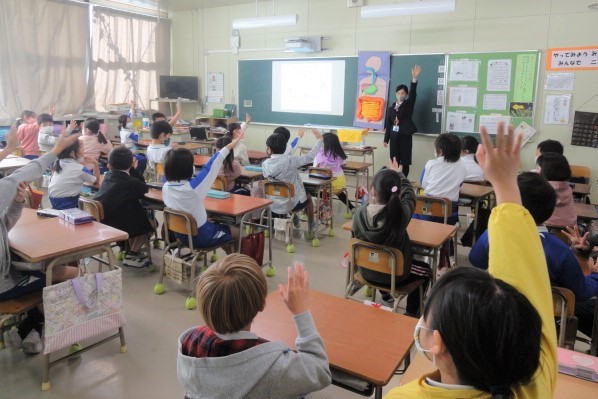 神戸市立なぎさ小学校さまでおなか元気教室を開催いたしました。