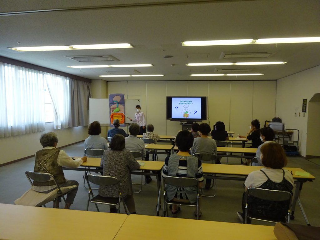 諏訪山サロンさまで健康セミナーを開催しました。